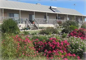 Flour Cask Bay Retreat - Image 1