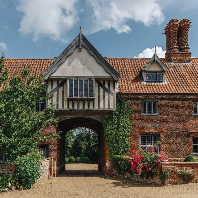 Lavish Tudor Estate & Gardens - Sleeps 25 - Image 1