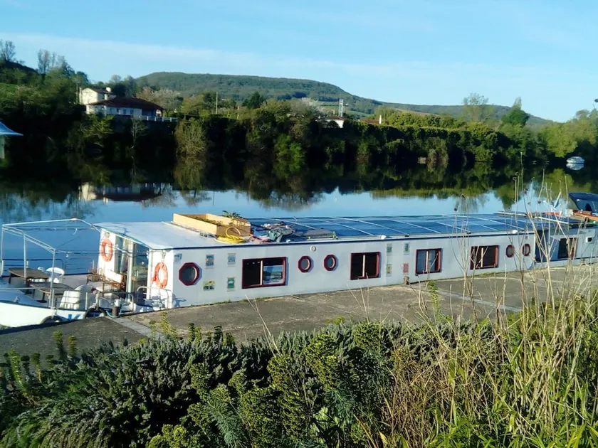 Property With 6 Bedrooms in Casseneuil, With Wonderful Lake View, Terrace and Wifi - 10 km From the Beach - Image 1