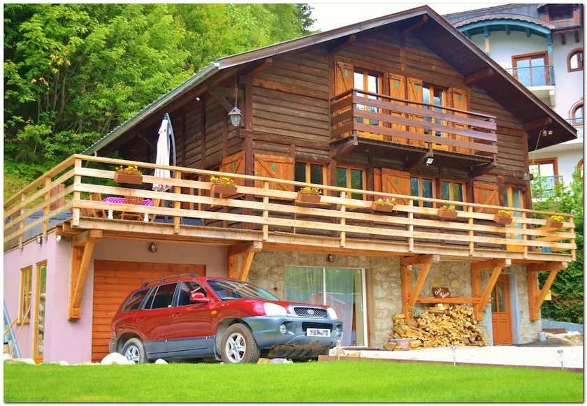 Chalet Falcon - Spacious Argentiere Chalet with Hot Tub - Image 1