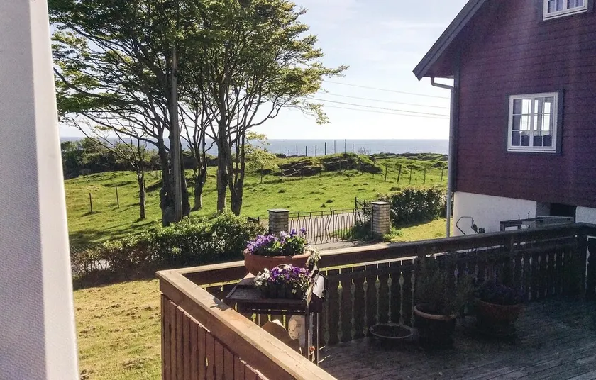 Stunning Home in Rogndalsvåg With 3 Bedrooms and Internet - Image 1