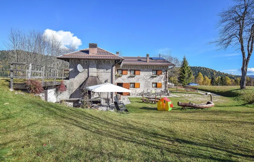 Awesome Home in Castello Tesino With 4 Bedrooms and Wifi - Image 1
