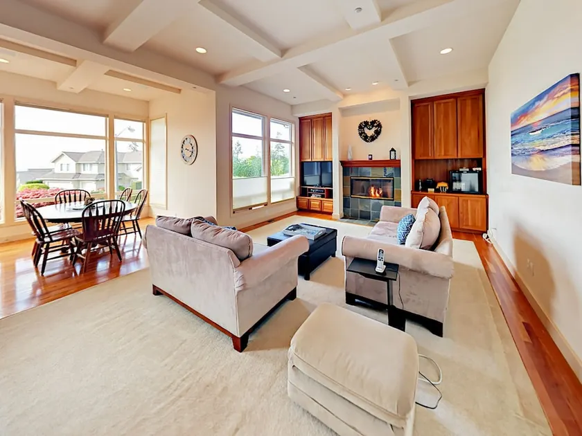5br Golf Getaway W/ Lake & City View 5 Bedroom Home - Image 1