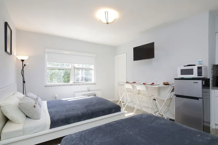 Lovely Apartment 10mins From Beach, 2mins to Mall - Image 1