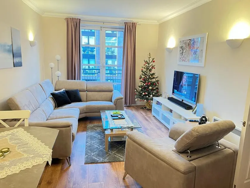Charmant appartement de vacances adapté aux familles | Vue ville - Image 1