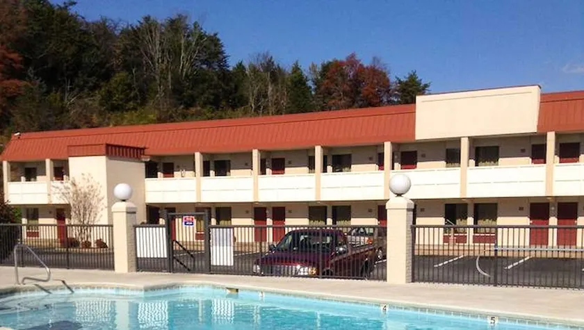 Astoria Hotel West - Image 1