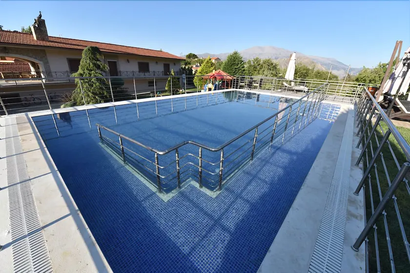 Alexander Gerakari Hotel - Image 1