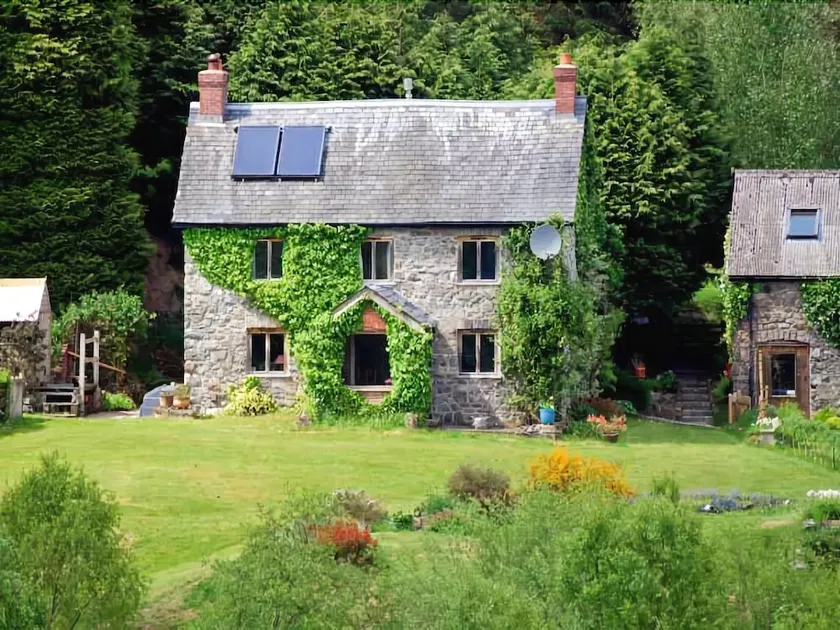 Cwm Bedw Farmhouse - Image 1