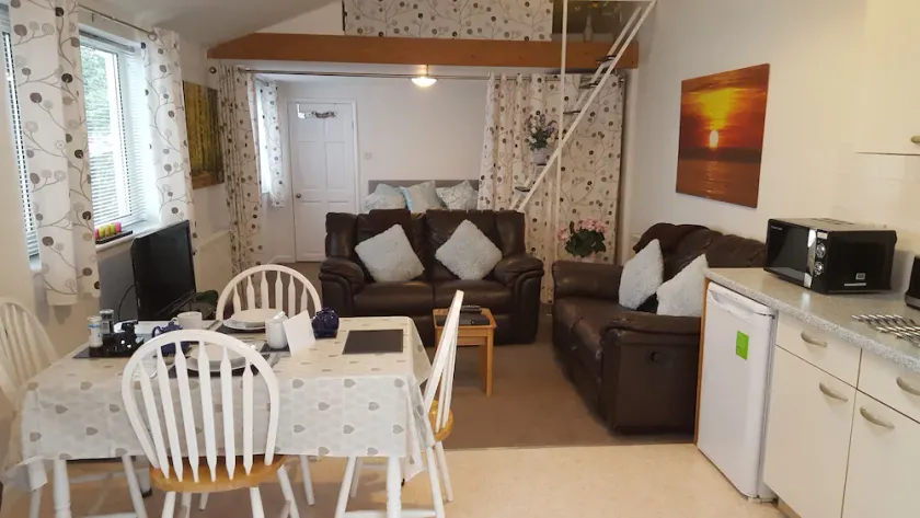 Immaculate 1-Bed Lodge Newton Abbot Torquay - Image 1
