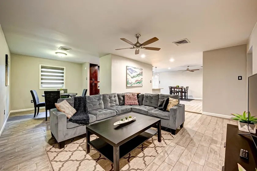 The Dugout in SW Houston, Work-cation, King Bd, Pet Friendly, High Speed Wifi - Image 1