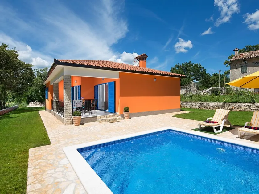 Ana Brgod in Brgod With 3 Bedrooms and 4 5 Bathrooms - Image 1