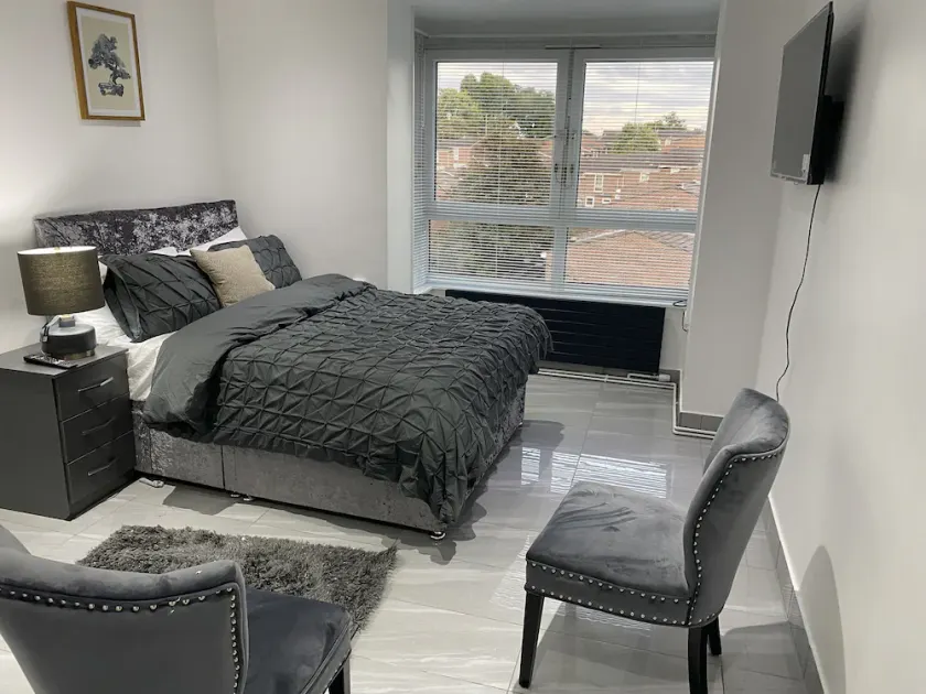 Luxurious 2-bed Apartment in Woolwich, London - Image 1