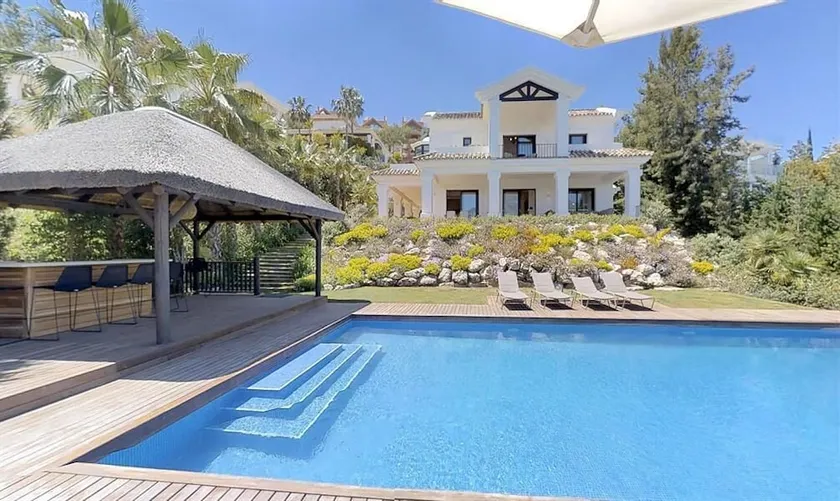 Luxury Villa With Heated Pool - Image 1