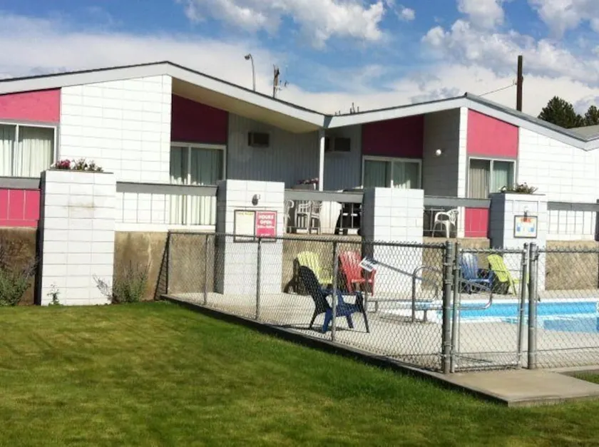 Bonaparte Motel - Image 1