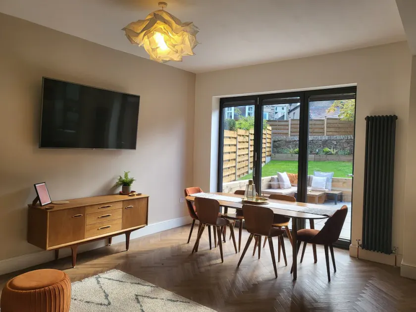 Remarkable 4-bed House in Sheffield - Image 1