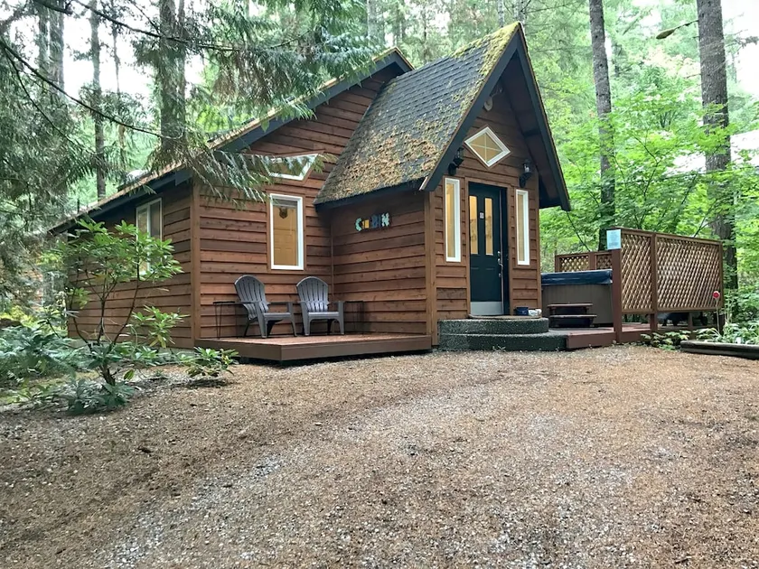 Glacier Springs Cabin 16 - This is a Great Cottage With an Outdoor hot tub - Image 1