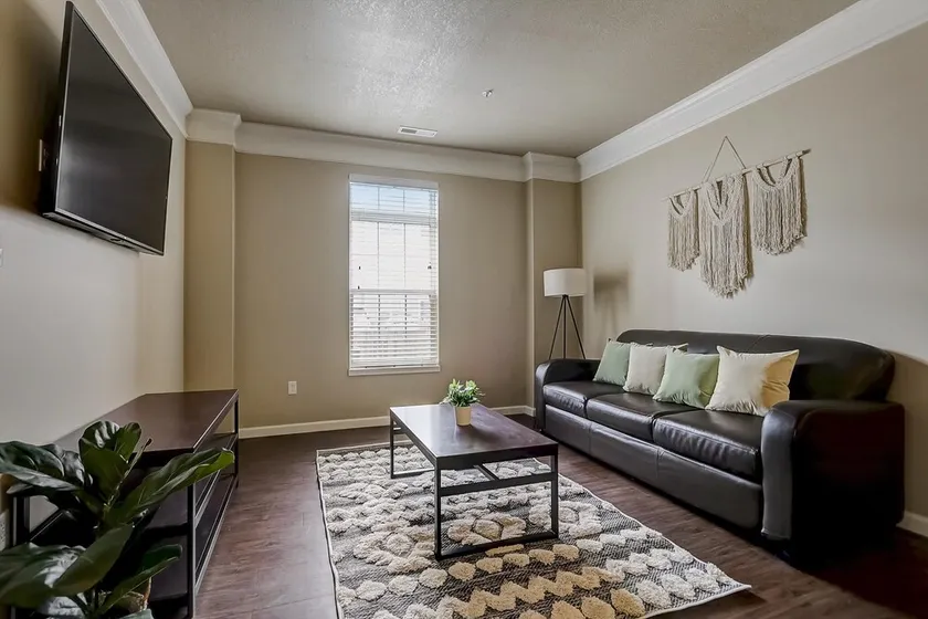 FRONTDESK University Edge Notre Dame Apts South Bend - Image 1