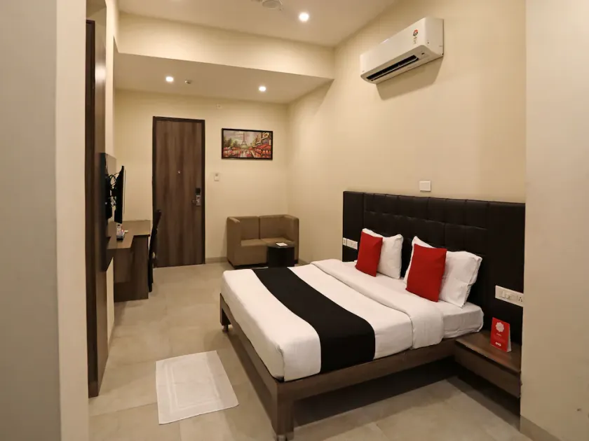 Jade Inn Hotel - Image 1