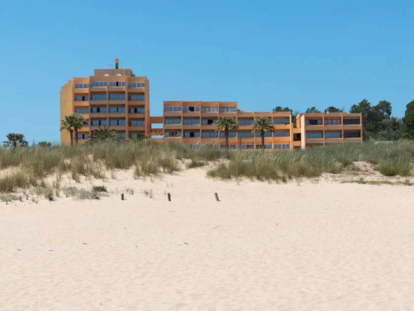 Dom Pedro Lagos Beach Club Apartments Beach Resort - Image 1