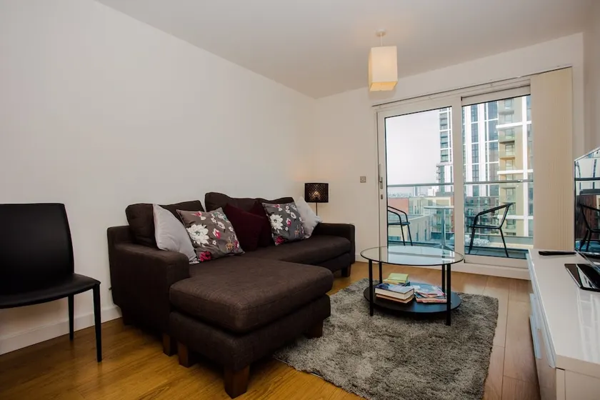 Stunning 2 Bed Home Balcony Overlooking Thames - Image 1