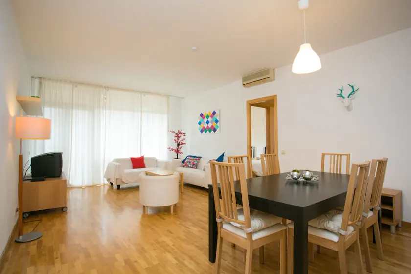 Appartement entièrement équipé avec terrasse | Proche Sagrada Família | Adapté au travail à distance | Avec animaux bienvenus - Image 1