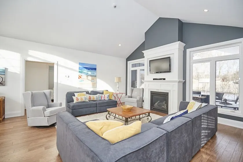 Lakeview Luxury Retreat - Image 1