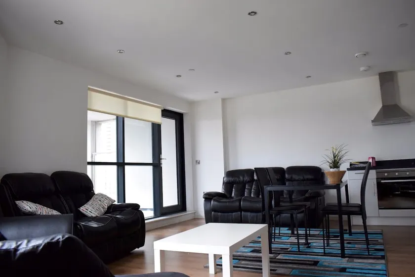 Bright and Spacious Apartment near London Bridge - Image 1