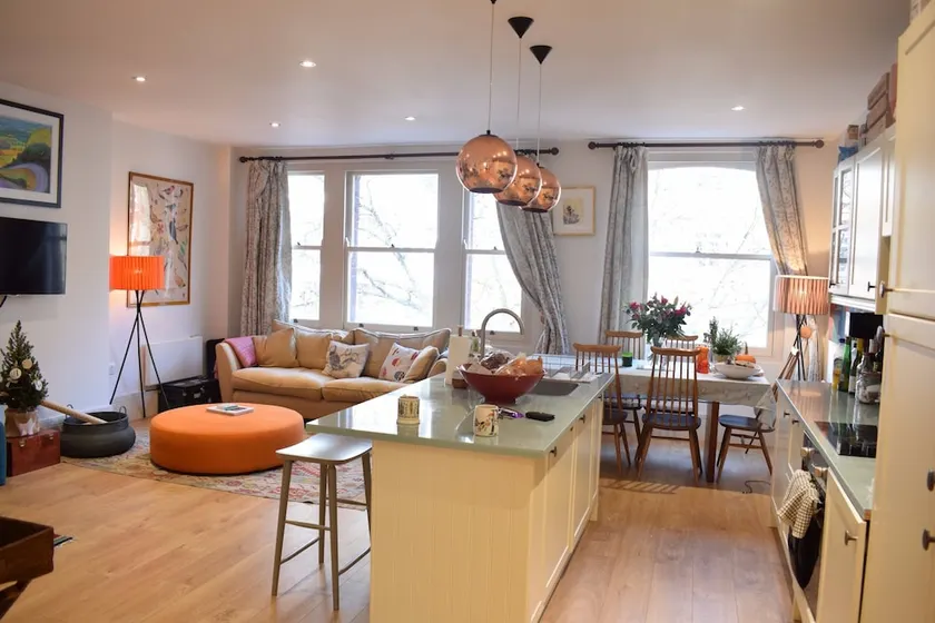 1 Bedroom Apartment In Earls Court - Image 1
