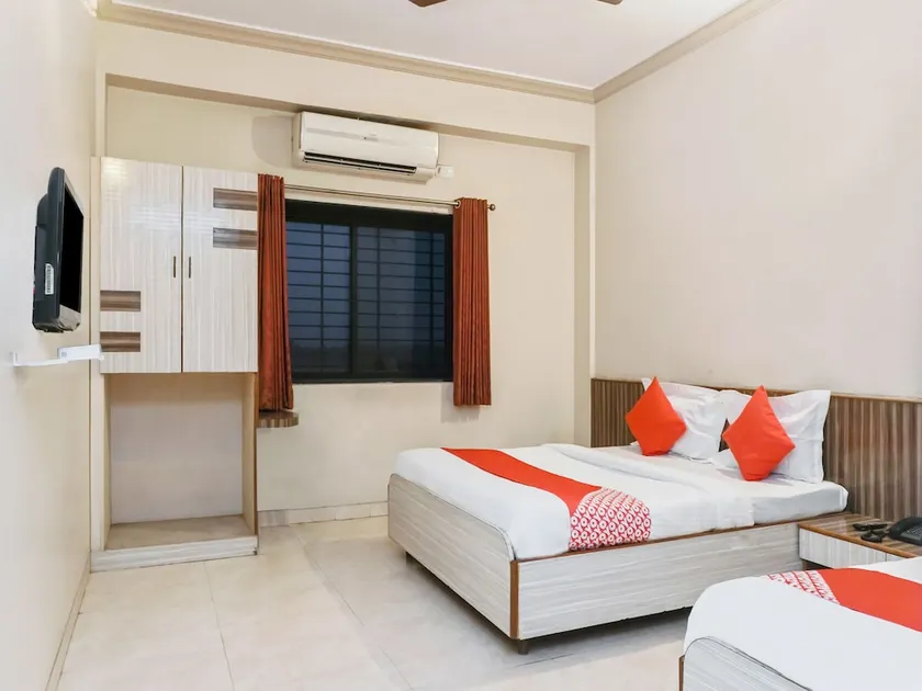 OYO 29114 Suraj Residency - Image 1