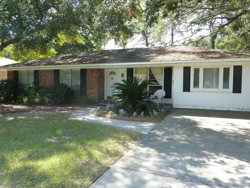 BEACHBERRY COTTAGE by Jekyll Realty - Image 1
