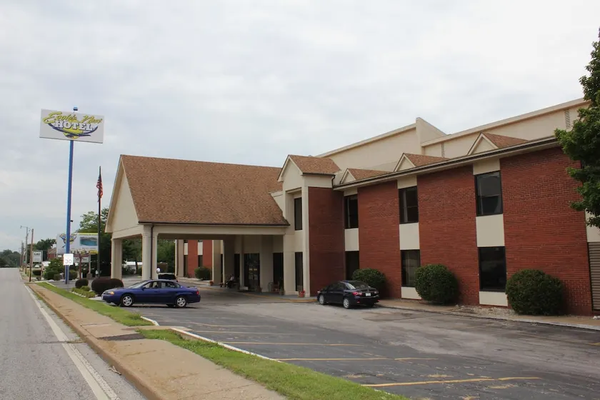 Eagles Nest Hotel - Image 1