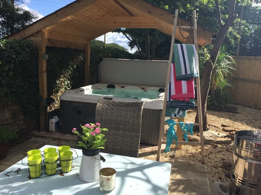 Stunning 1-bed Cottage With Hot Tub in Ross-on-wye - Image 1