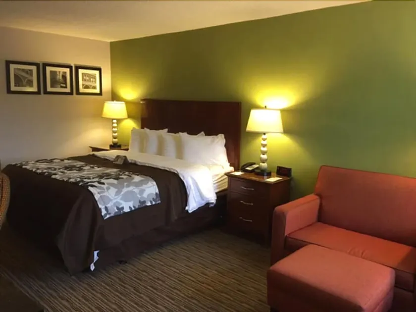 Hilltop Garden Inn - Image 1
