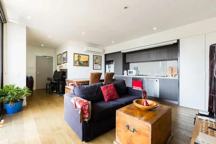 TALIA, 1BDR Carlton Apartment - Image 1