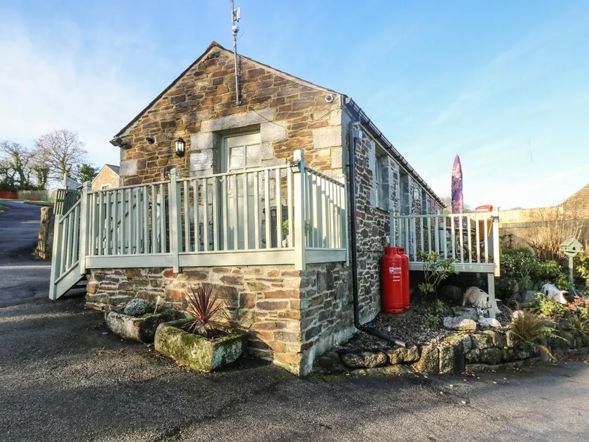 Phoenix Cottage - Image 1