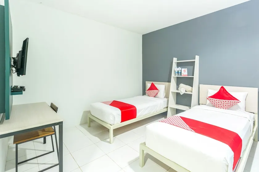 De-lima Guesthouse & Restro - Image 1