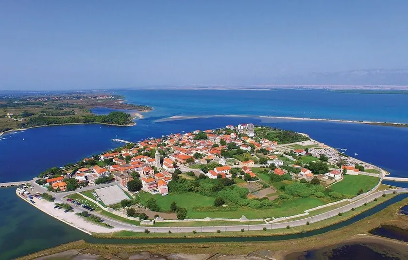 Nice Home in Ninski Stanovi With 4 Bedrooms and Wifi - Image 1