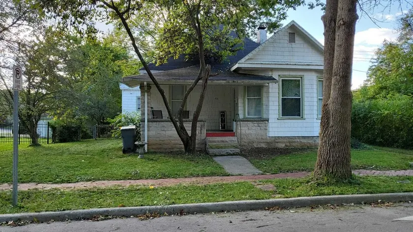 Beautiful 4-bed House in Bloomington With Sauna - Image 1