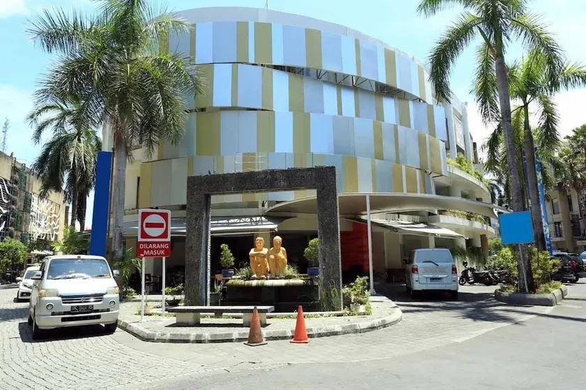 RedDoorz @ Istana Kuta Galeria - Image 1
