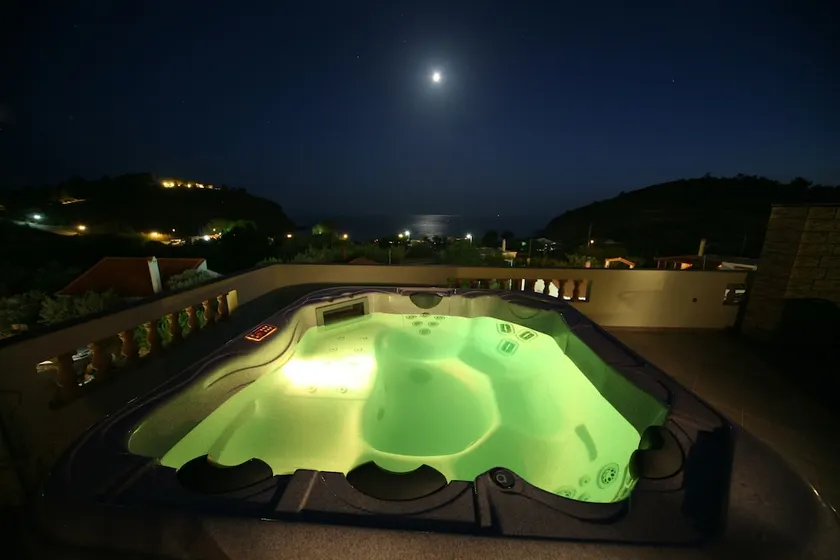 Chios Studios with Garden and BBQ, Near the Beach - Image 1