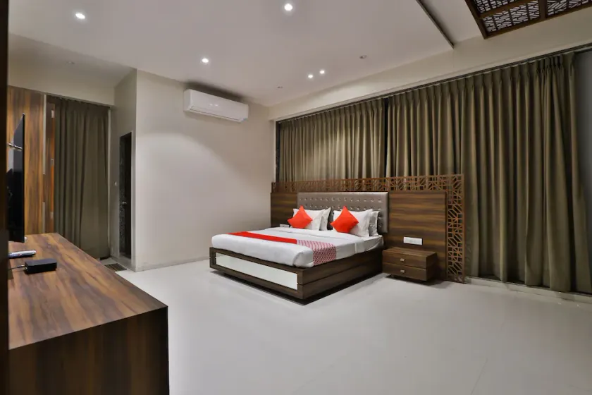 La Victoria by OYO Rooms - Image 1