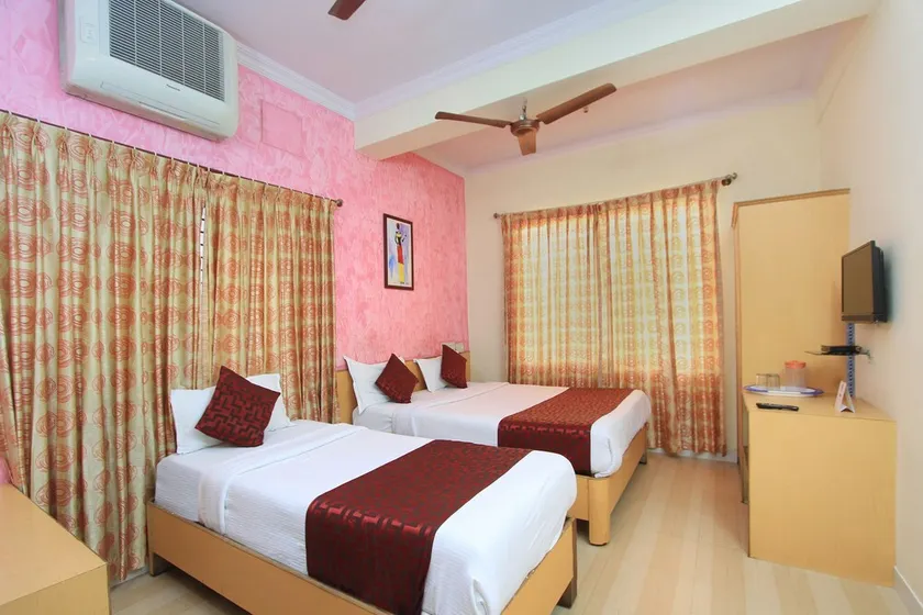 Hotel Pearl Inn - Image 1