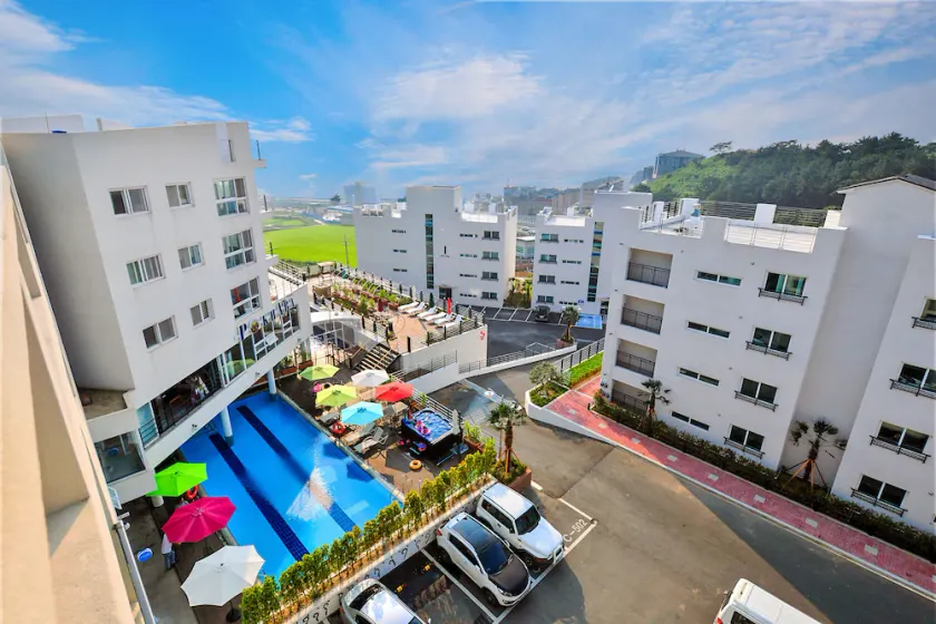 Aquarius Resort - Image 1