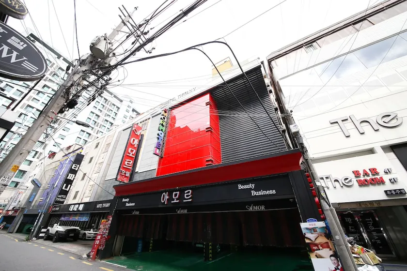 Amor Hotel - Image 1