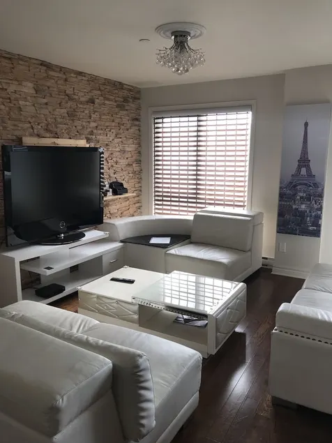 Laval centre apartment - Image 1