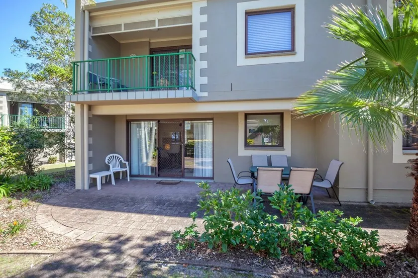 Carindale, 16 19-23 Dowling Street - Ground floor unit with foxtel, complex pool and tennis Court - Image 1