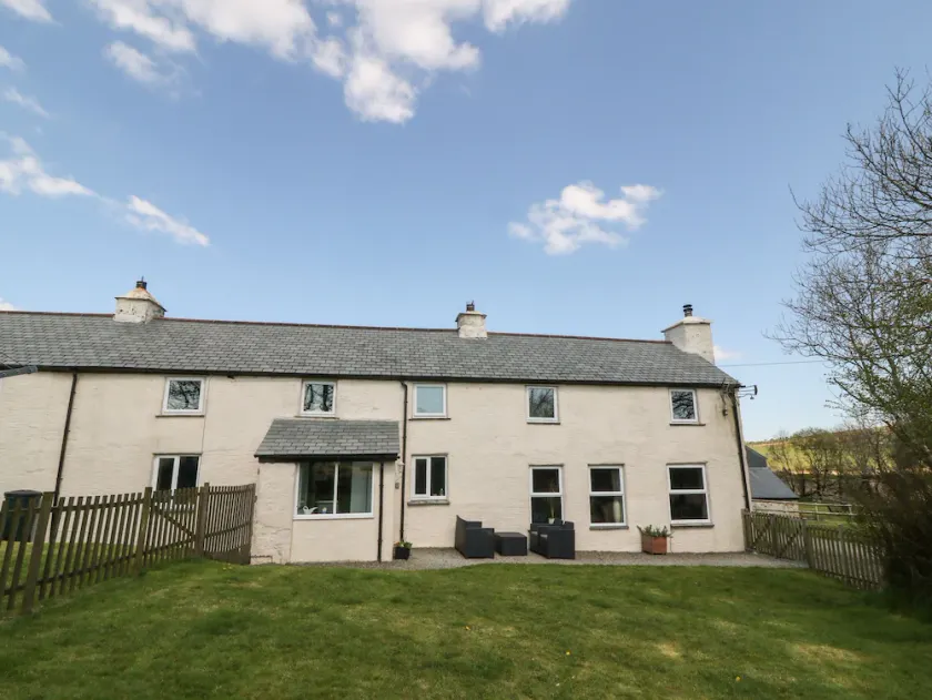 Blackadon Farm Cottage - Image 1