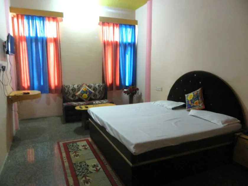 Hotel Mid Town - Image 1