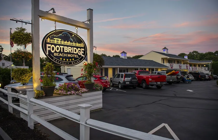 Footbridge Beach Motel - Image 1