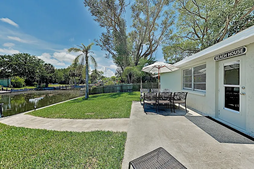 Canal-front Coastal Boat Dock & 2 Kayaks! 2 Bedroom Home - Image 1